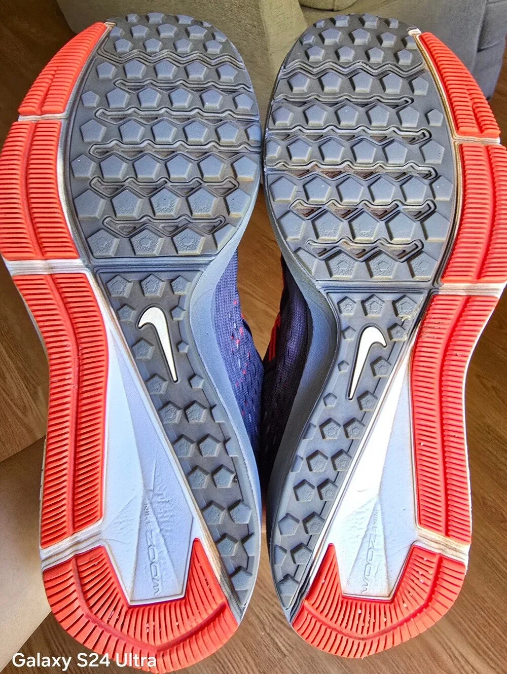 Sz 8.5 Men's NIKE AIR ZOOM WINFLO 5 Gray/Coral Red Running Shoes